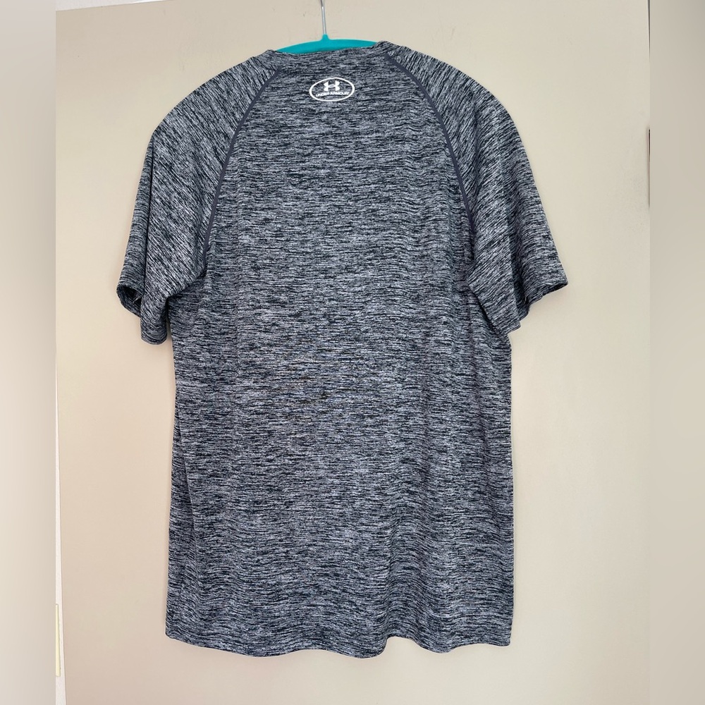 Under Armour Men's Black and Gray Short Sleeve Tee. M - Picture 2 of 5
